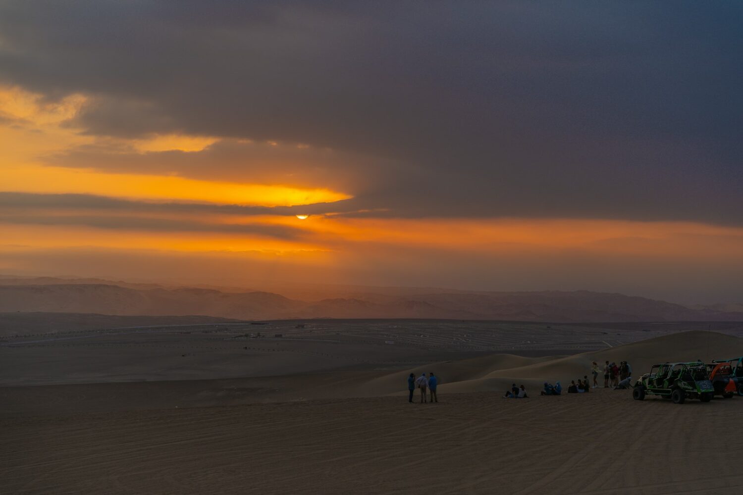 Coucher de soleil sur le désert Coucher de soleil sur le désert