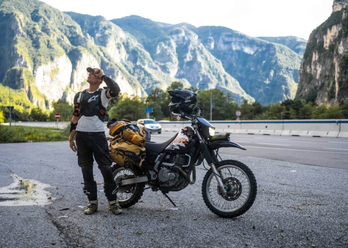 Moto de voyage chargée – circuit moto Anti-Atlas