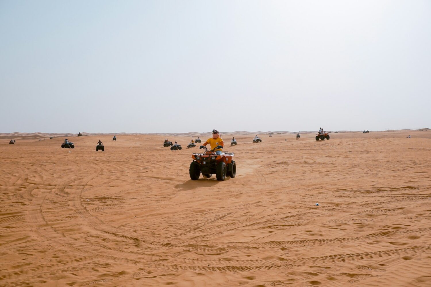Pilotes de quad dans les dunes près de Dakhla Pilotes de quad dans les dunes près de Dakhla