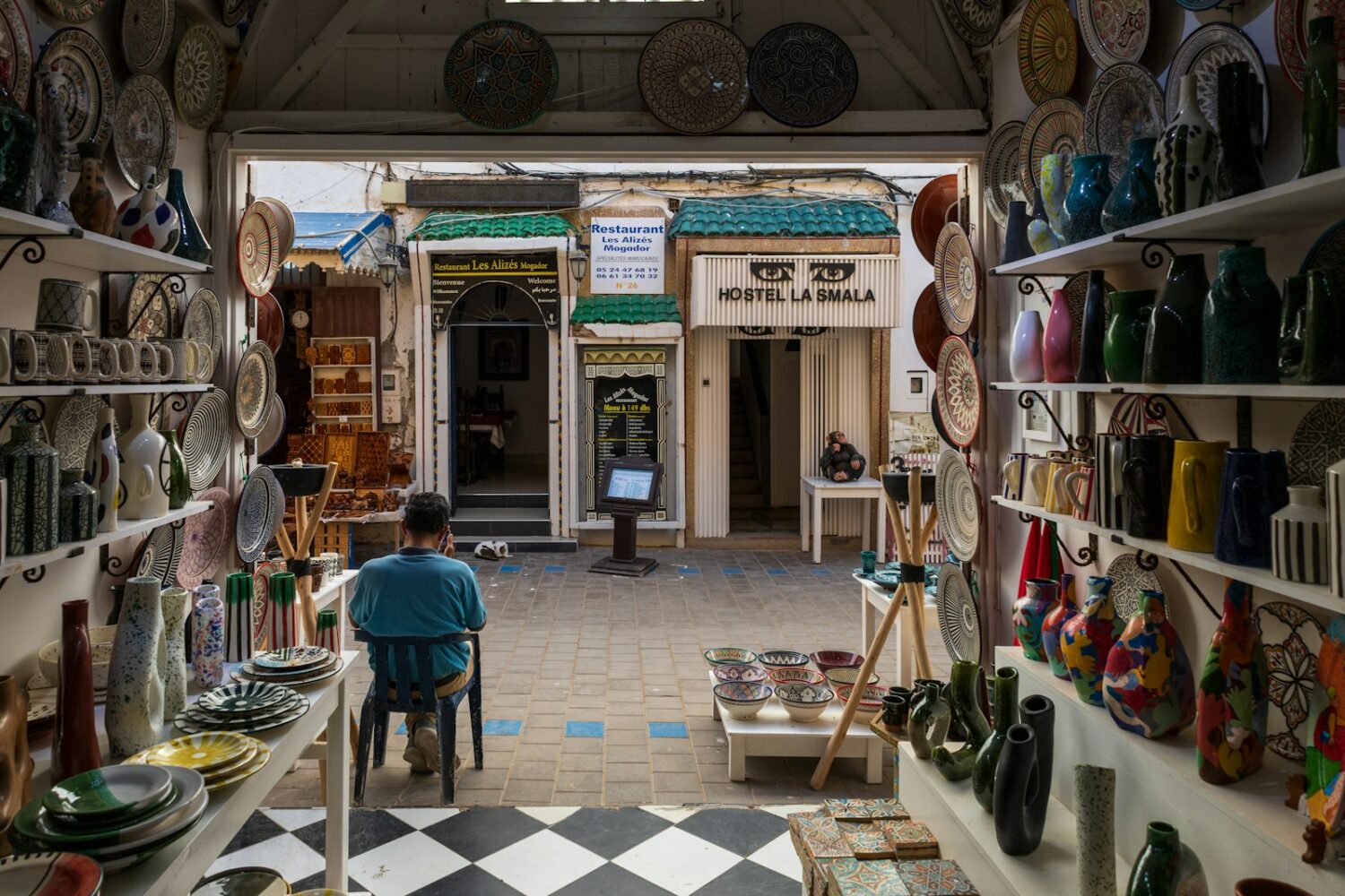 Boutique de poterie dans le sud marocain Boutique de poterie dans le sud marocain