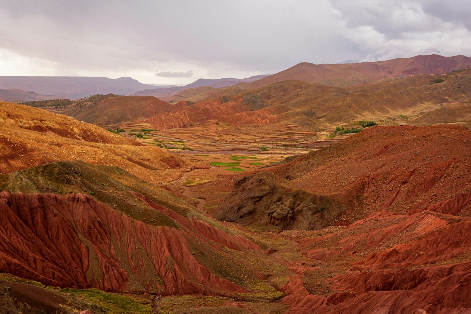 Vallée et montagnes du Haut Atlas marocain Vallée et montagnes du Haut Atlas marocain