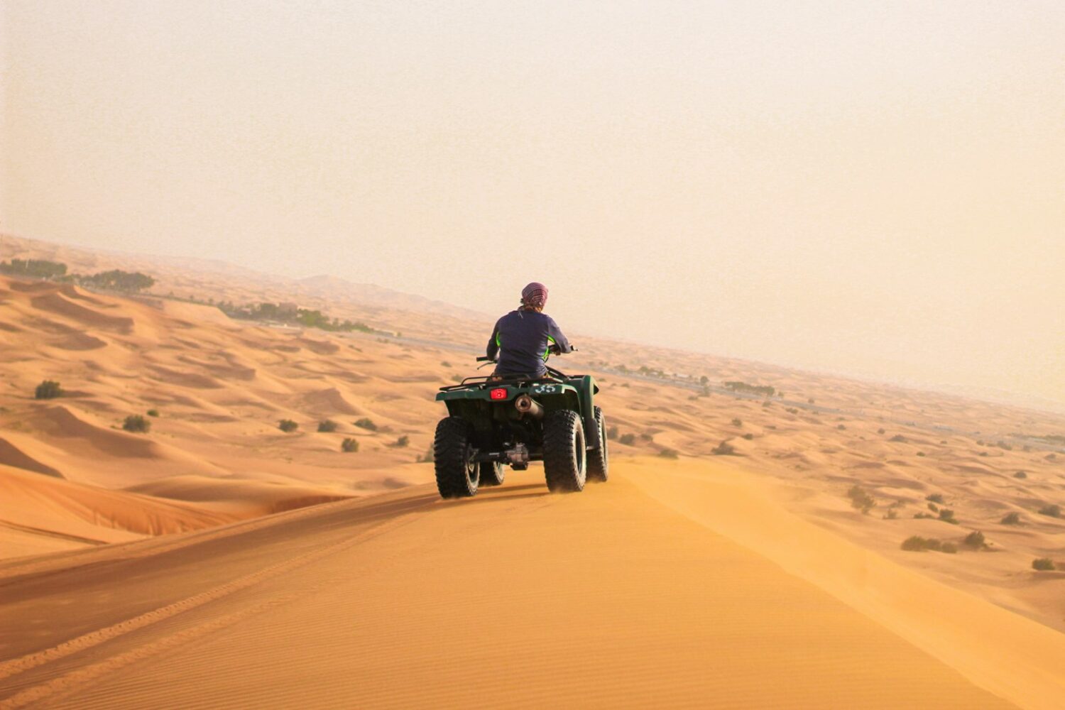 Pilote en quad dans le sable – séjour quad Marrakech Séjour Quad Marrakech