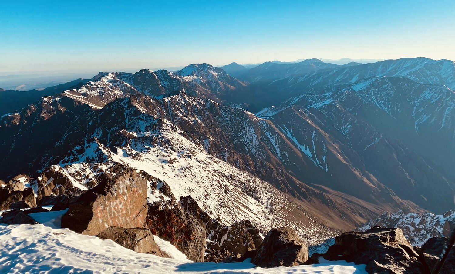 Massif du Toubkal dans le Haut Atlas Massif du Toubkal dans le Haut Atlas