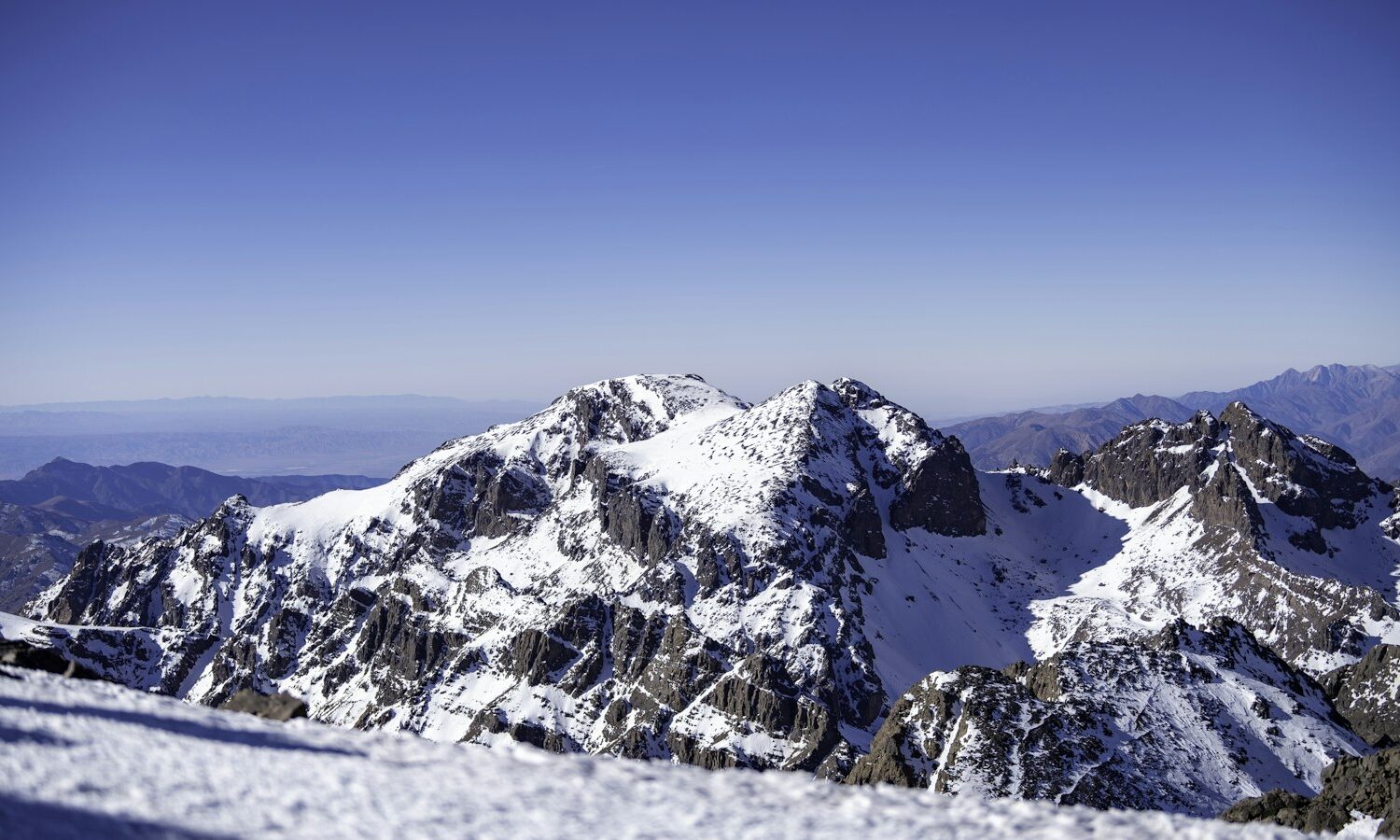 Sommets enneigés autour du Toubkal Sommets enneigés autour du Toubkal